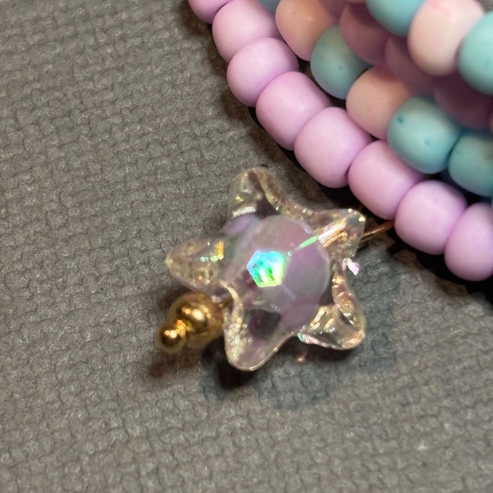 🌸Spring is here! Memory Wire Bracelet 🌸 - Picture 3 of 4